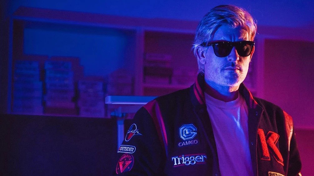 Умер Kavinsky, автор трека «Nightcall» из фильма «Драйв» и ключевая фигура синтвейва